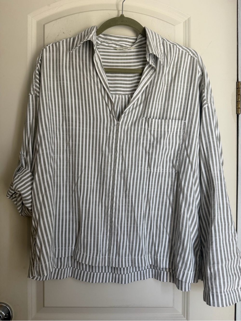Max studio‎ Striped V-Neck Buttonless Shirt in Light Gray and White M rayon/poly